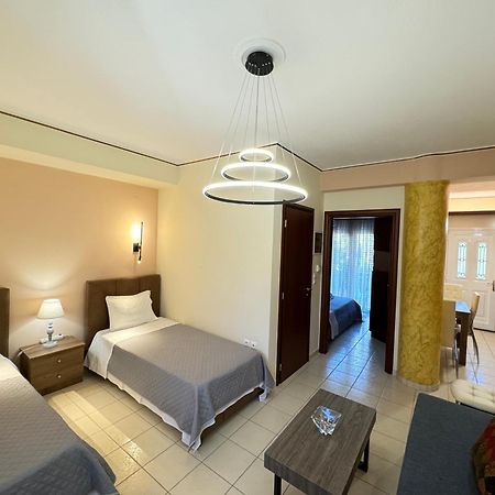 Petit House Under The Rocks Apartment กาลัมปากา ภายนอก รูปภาพ