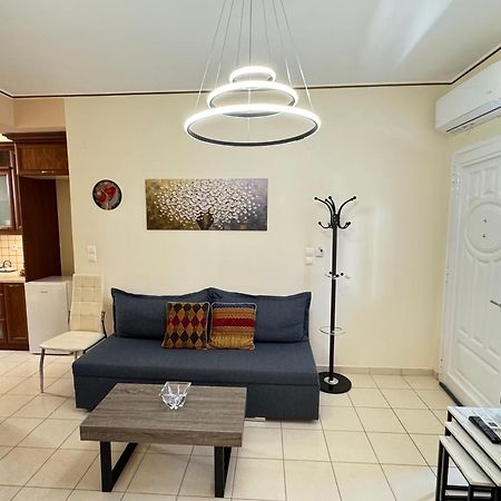 Petit House Under The Rocks Apartment กาลัมปากา ภายนอก รูปภาพ