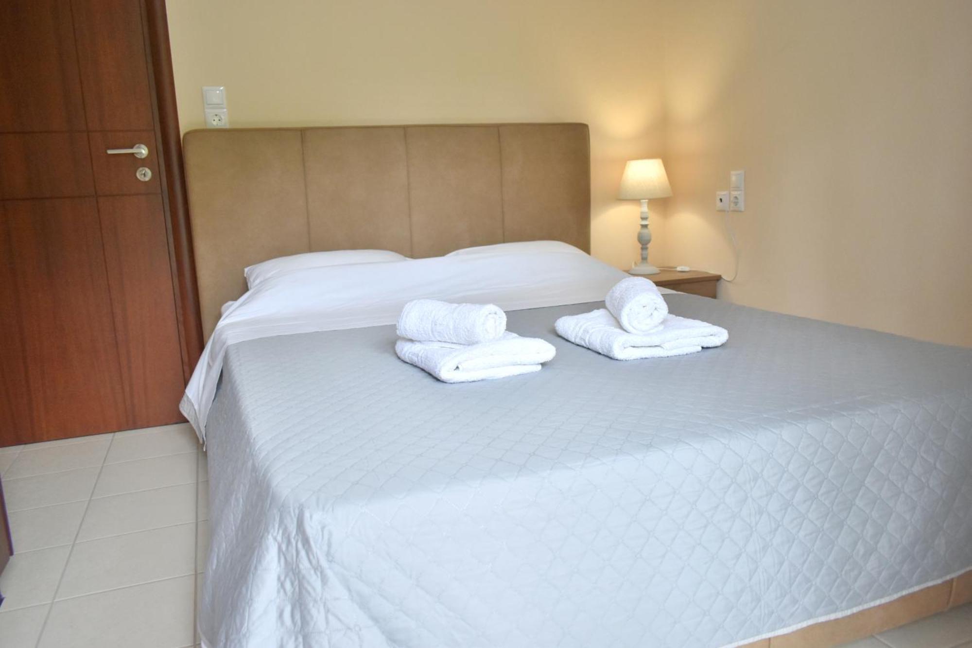 Petit House Under The Rocks Apartment กาลัมปากา ภายนอก รูปภาพ