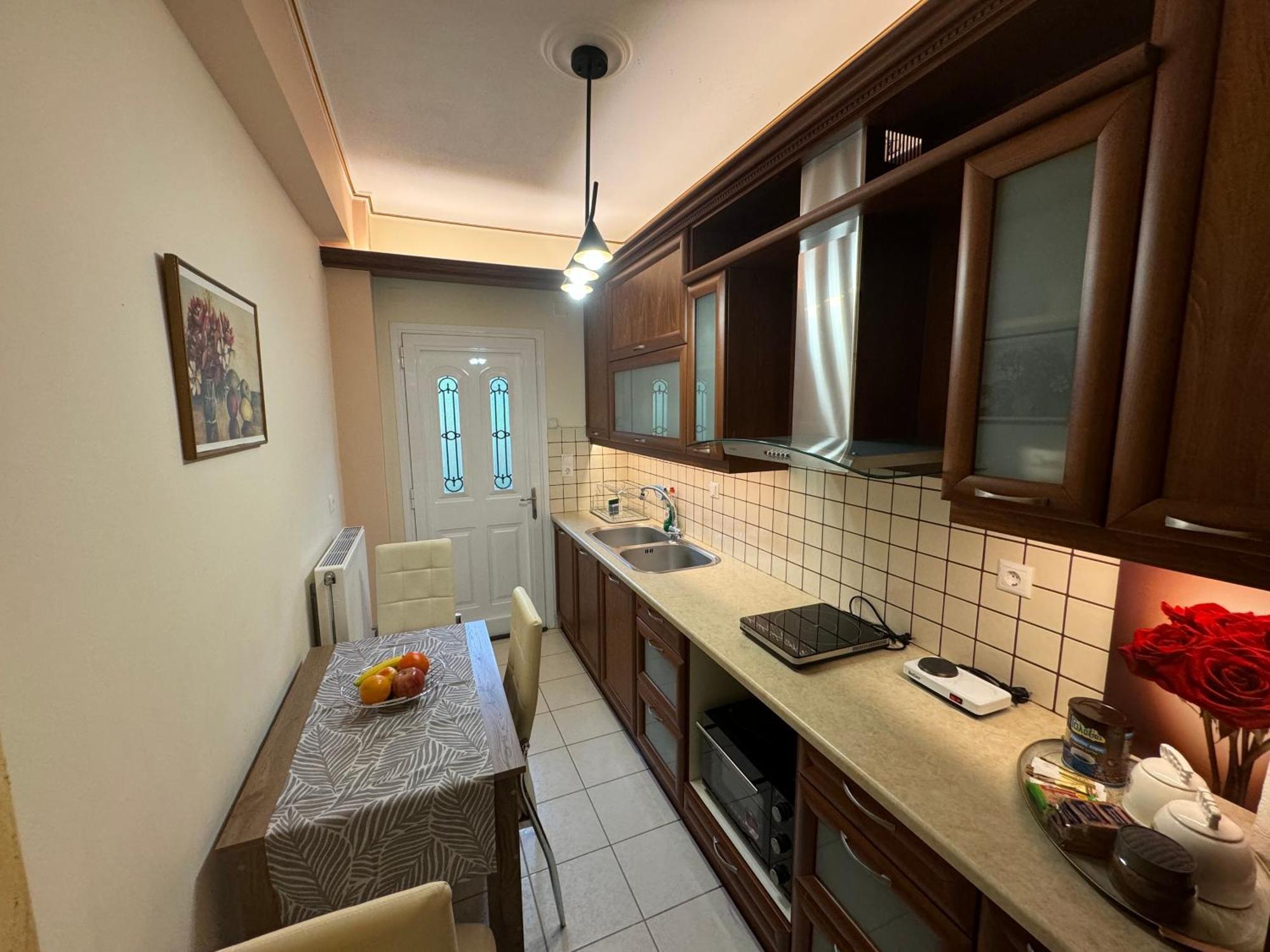 Petit House Under The Rocks Apartment กาลัมปากา ภายนอก รูปภาพ