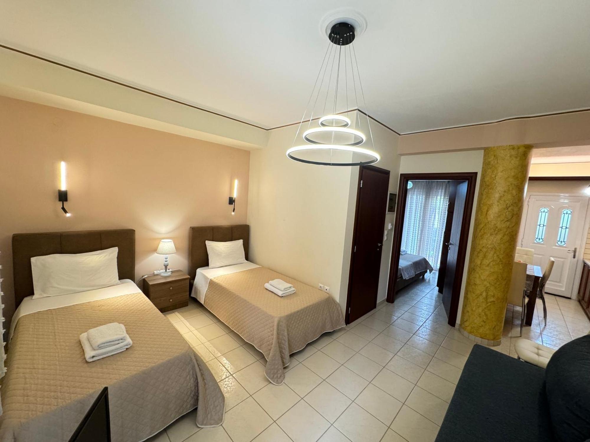 Petit House Under The Rocks Apartment กาลัมปากา ภายนอก รูปภาพ