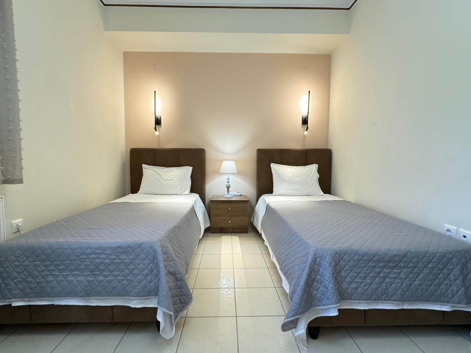 Petit House Under The Rocks Apartment กาลัมปากา ภายนอก รูปภาพ